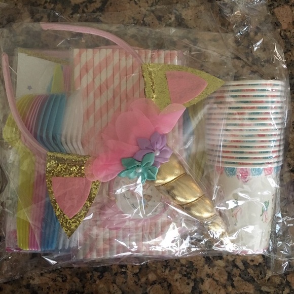 Unicorn Party Supplies for 16 - Picture 8 of 8